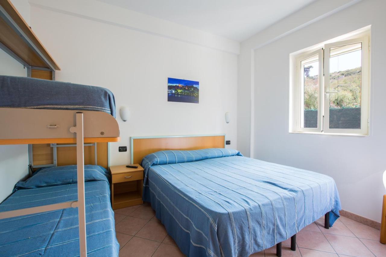 One Love Apartments Lupetto Esterno foto
