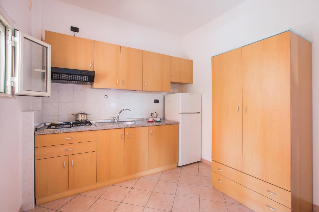 One Love Apartments Lupetto Esterno foto