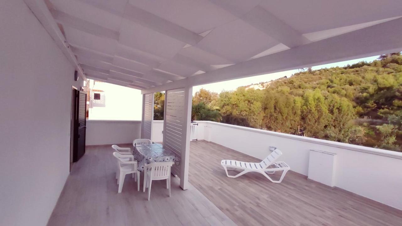 One Love Apartments Lupetto Esterno foto